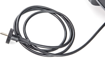 Автоматическое сматывание кабеля. Радиус уборки от одной розетки — 10 м.