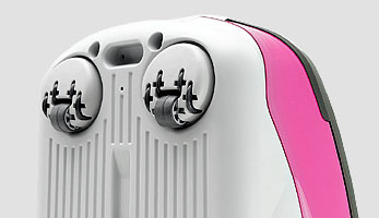 Передні ролики і великі задні колеса для маневреності.