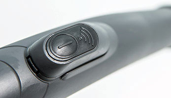 Пульт включення пилососа і управління потужністю на рукоятці шланга.