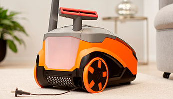 Радіус прибирання 11 м. Насадки завжди під рукою.