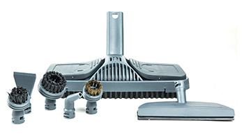 Большой комплект насадок для очистки различных поверхностей.